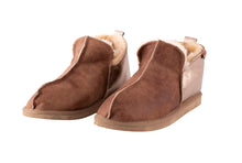 Load image into Gallery viewer, Shepherd - Annie Slippers, Antique Cognac/Gold