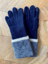 Load image into Gallery viewer, Santacana - Turn Cuff Wool Gloves
