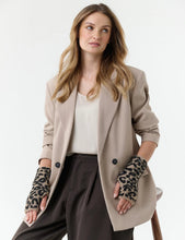 Load image into Gallery viewer, Fraas - Leo Print Handwarmers
