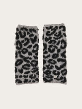 Load image into Gallery viewer, Fraas - Leo Print Handwarmers
