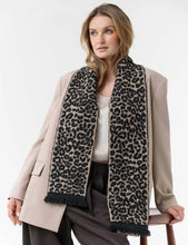 Load image into Gallery viewer, Fraas - Narrow Knitted Scarf
