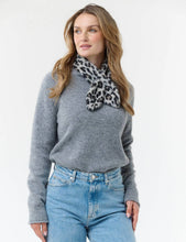 Load image into Gallery viewer, Fraas - Small Loevenich Scarf in Leopard
