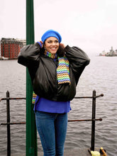 Load image into Gallery viewer, V.FRAAS - Knitted scarf in retro zigzag design
