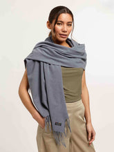 Load image into Gallery viewer, V.FRAAS - Elegant Cashmink stole with delicate glitter
