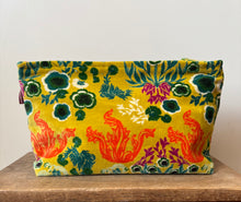 Load image into Gallery viewer, Les Touristes velvet bags
