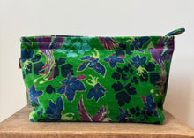Load image into Gallery viewer, Les Touristes velvet bags

