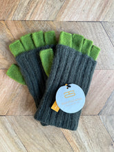 Load image into Gallery viewer, Santacana - Wool Fingerless Gloves
