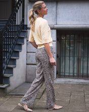 Load image into Gallery viewer, red Button Colette Linen Leopard

