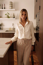 Load image into Gallery viewer, In April 1986 Chemise Molly
