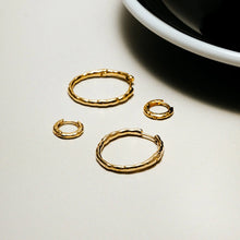 Load image into Gallery viewer, Orelia Polished Molten Oval mid Size Hoop
