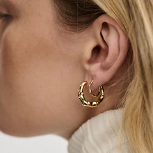 Load image into Gallery viewer, Orelia Organic Wave Huggie Hoop Earrings
