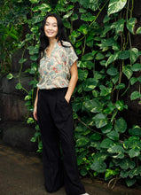 Load image into Gallery viewer, Black Colour - Andrea s/s
