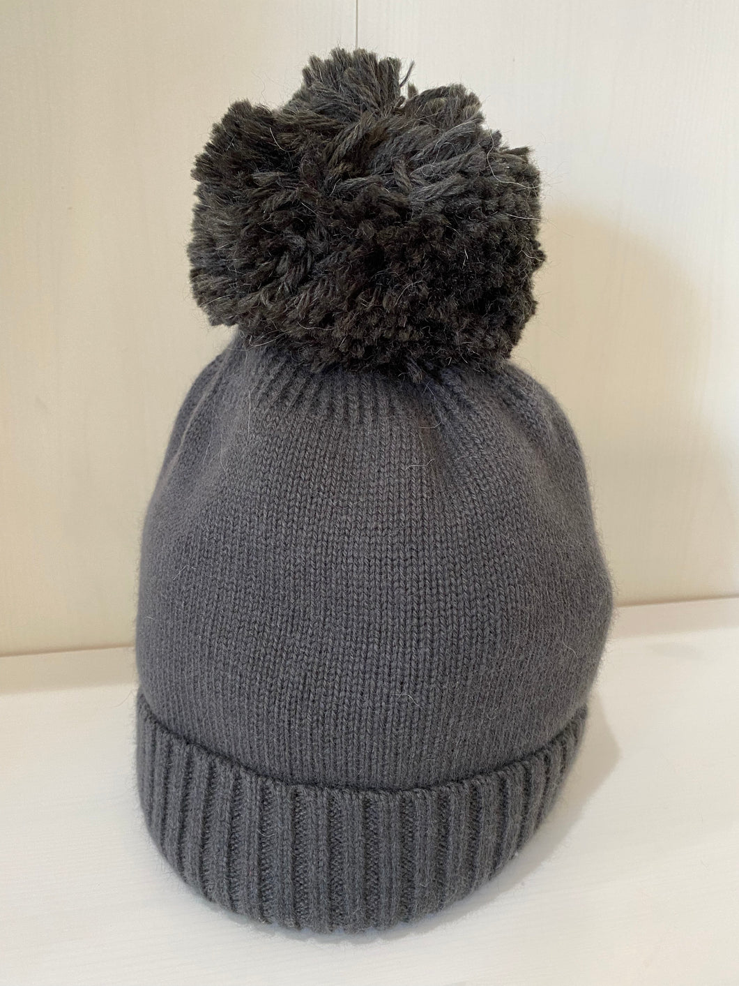 Somerville -Plain knit cashmere bobble hat